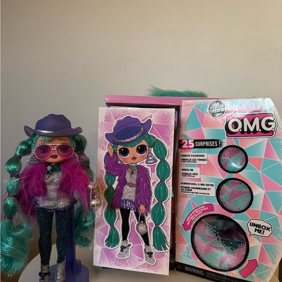 L.O.L. Surprise! O.M.G. Cosmic Nova Fashion Doll & Cosmic Queen sister - Picture 4 of 8